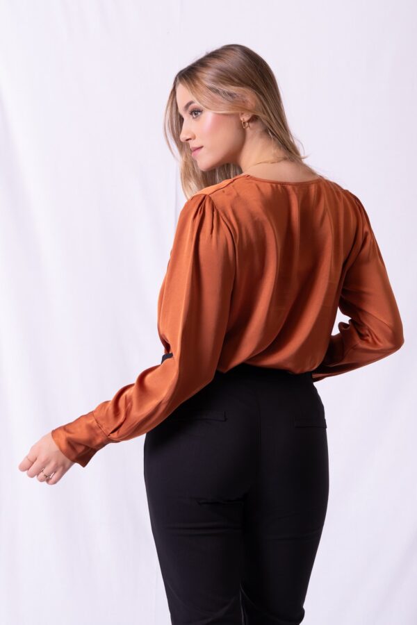 Blusa Salerno Cuello V - Antique - Imagen 3
